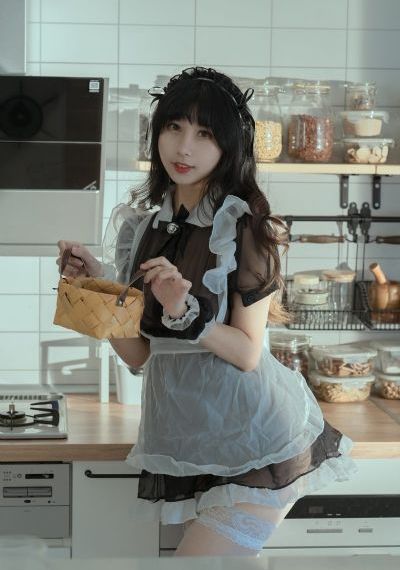 红衣小女孩
