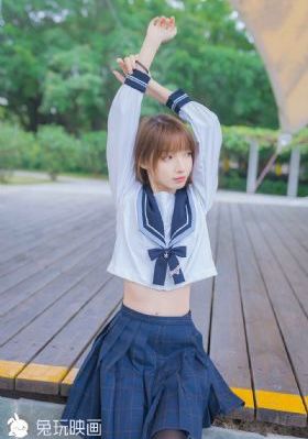 电影女机器人