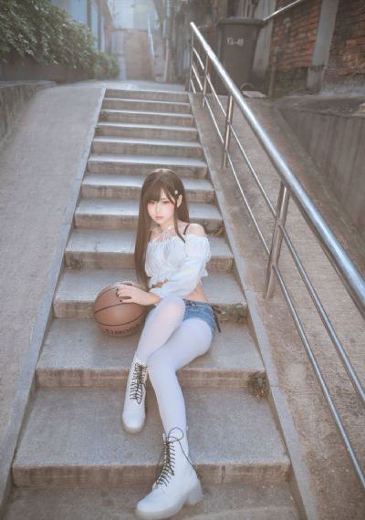 裙子里面的怪兽动画片
