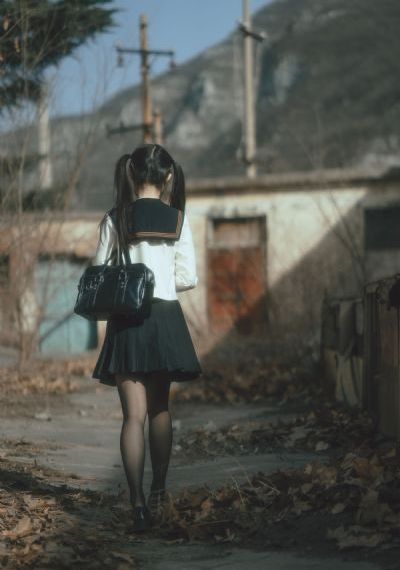双胞胎姐妹的蔑视