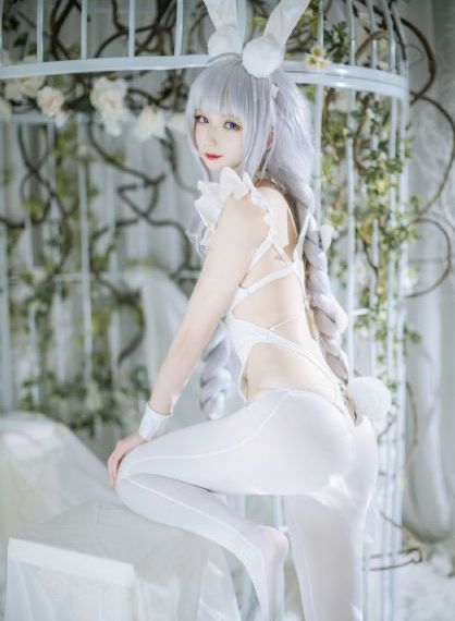 他掀开裙子舌头伸进去在线观看